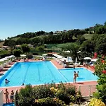 Trilocale Con Piscina E Incluse Taunus Vacanze Cod 454 Dom wakacyjny *